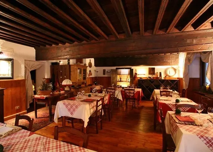 Au Vieux Grenier Aparthotel Cogne